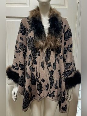 Neiman Marcus Taupe & Black Floral Faux-Fur Trim Cape Sweater One Size Fits All